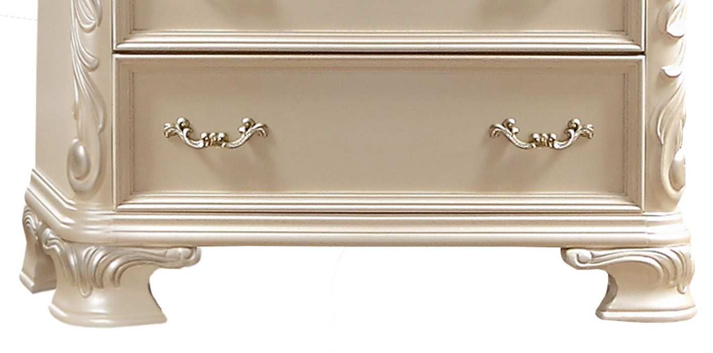 Victoria Traditional Style Chest in Off-White finish Wood